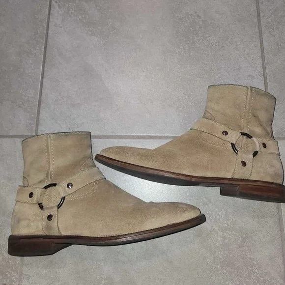 Chelsea Boots - Picture 1 of 2